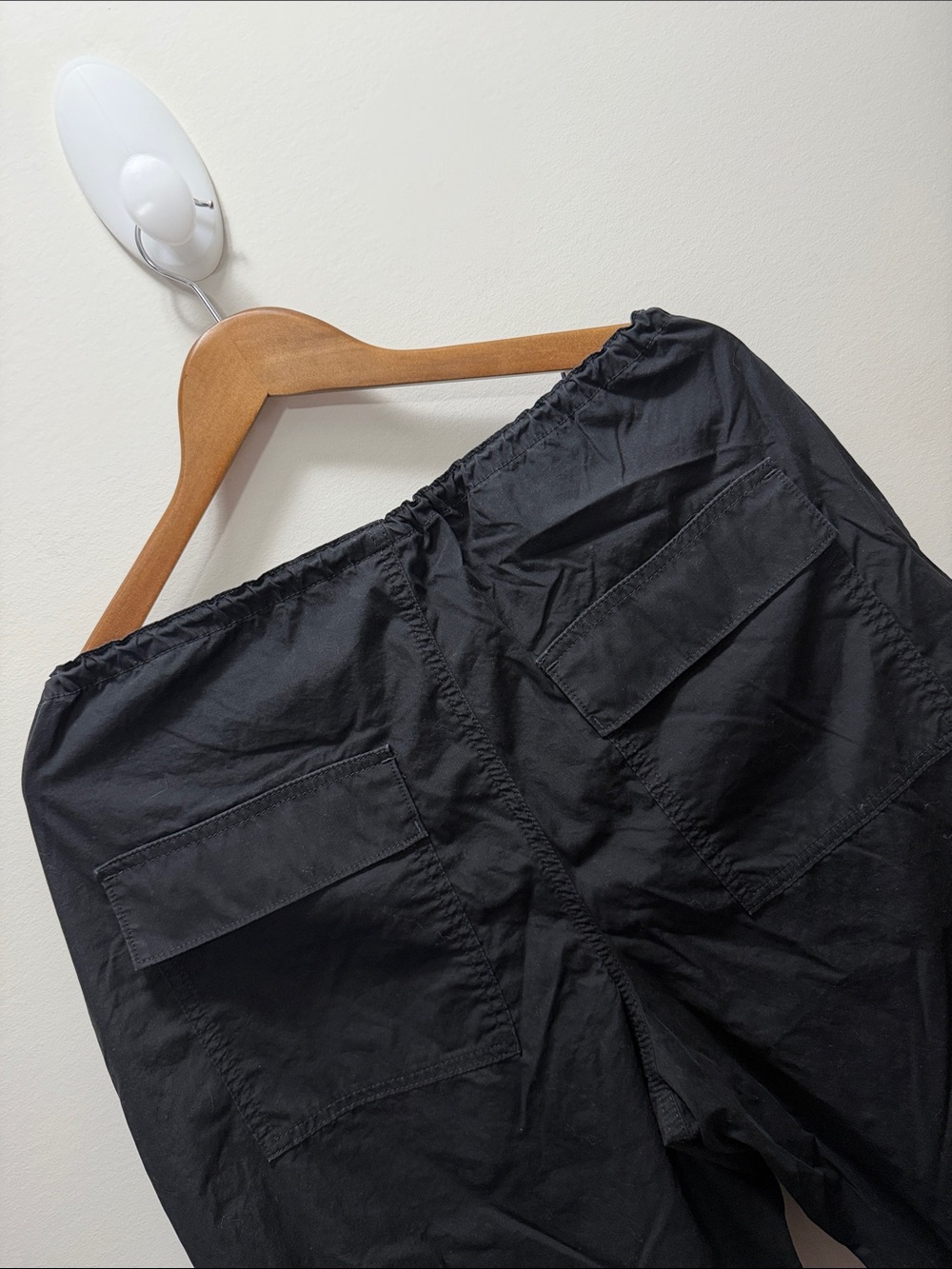 Aritzia TNA Like New Black Hrise Parachute Pants Size M /L39 / I29/ - Picture 5 of 9